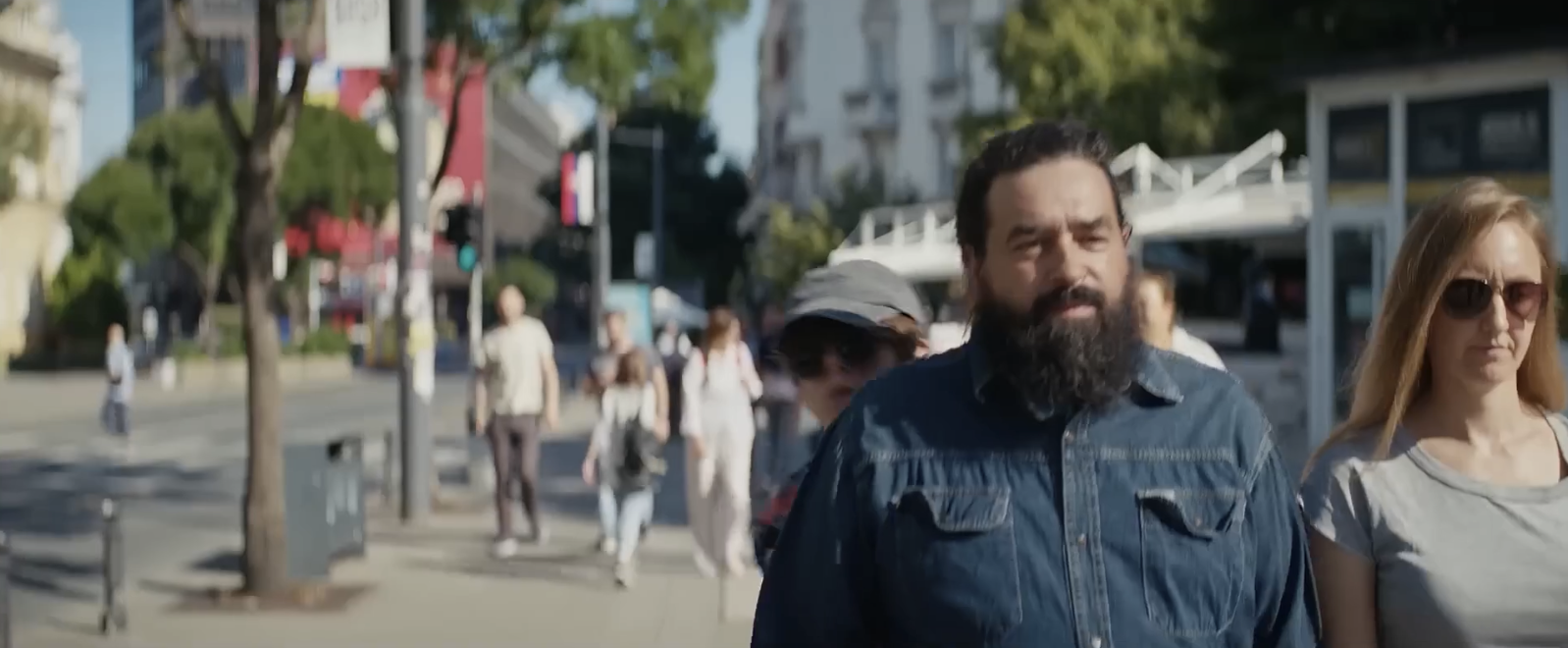 Dovedi nekog svog u A1 i dobijate po 20 popusta na tarifu - A1 Srbija TVC